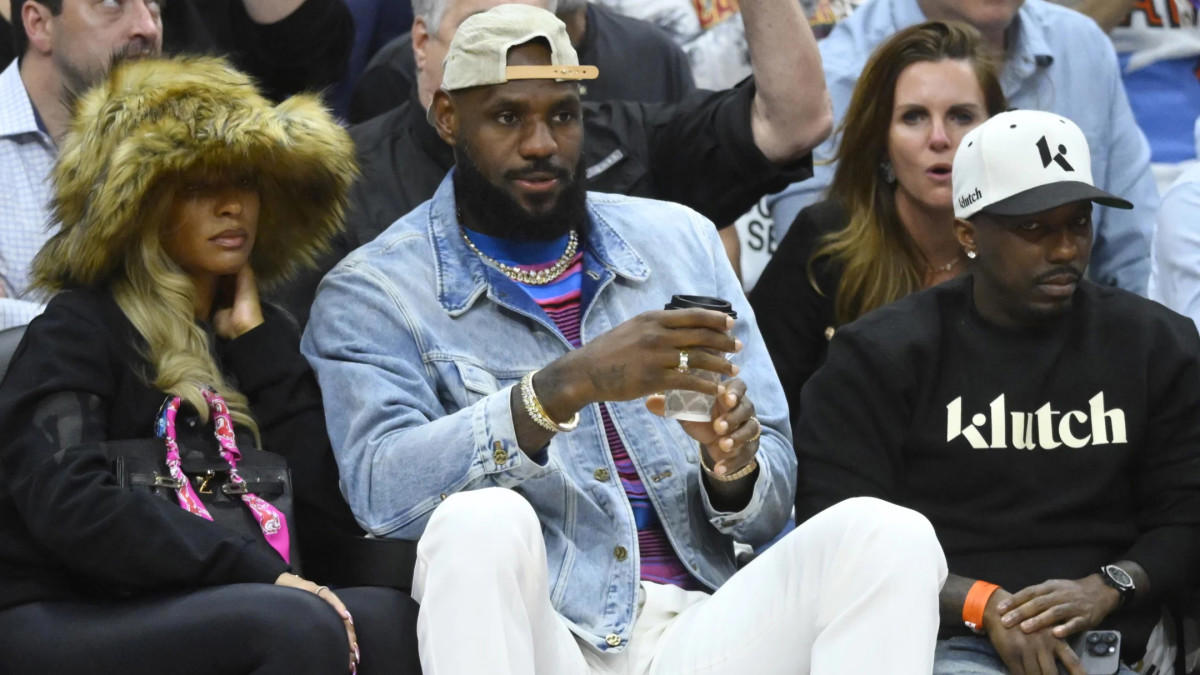 browns make goofy pitch to sign lebron james