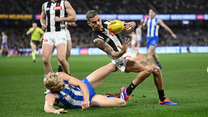pies pull off stunning afl comeback to deny kangaroos