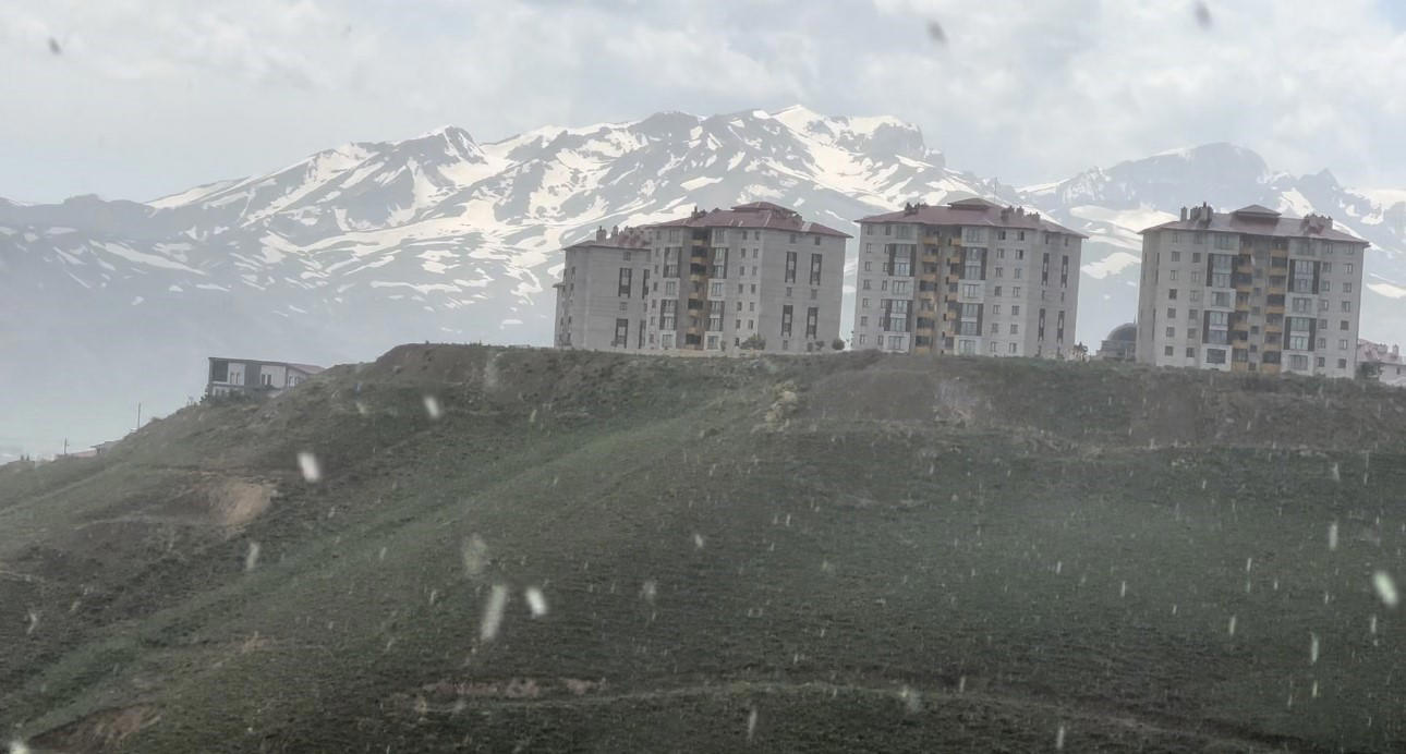 yüksekova’da dolu yağışı