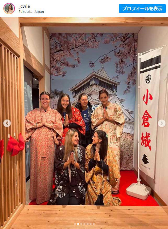 バレー女子セルビア代表の“日本らしい装い”に反響 小倉城を訪問「美しい」「アメージング」