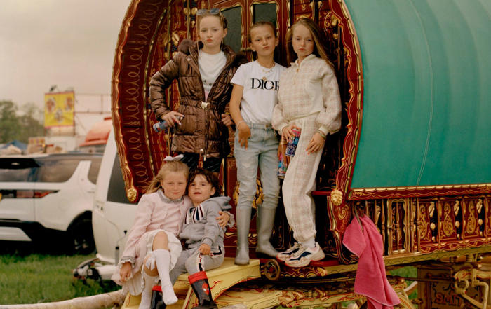 photographer spends two years with traveller families
