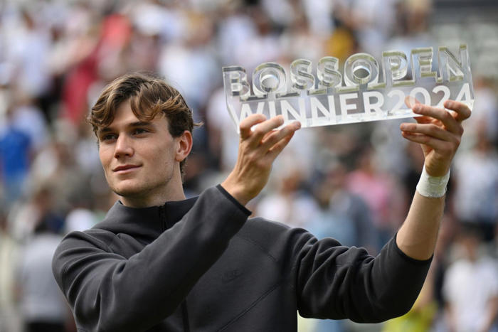 jack draper wins first atp title with final victory over matteo berrettini in stuttgart