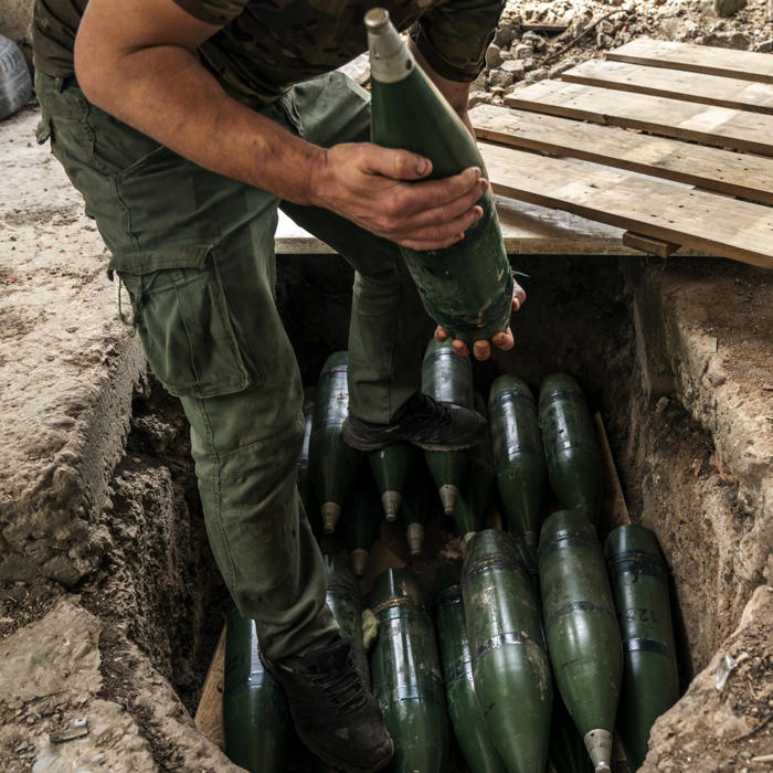 us munitions finally start arriving on ukraine front line