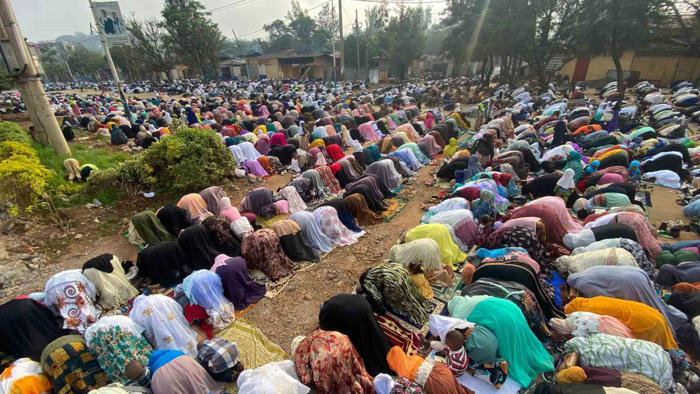 etiyopya’da binlerce müslüman bayram namazında saf tuttu