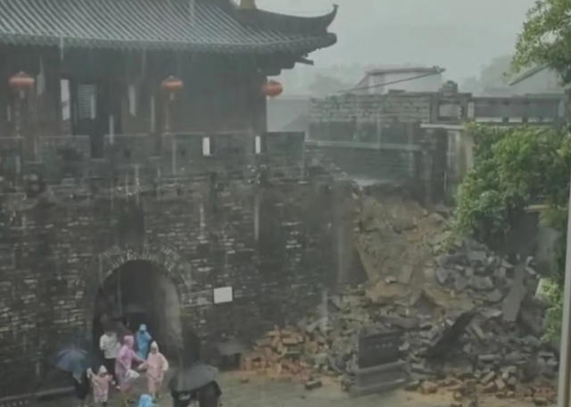 ‘中남부 덮친 폭우’…선전서 600년 된 명나라 성벽 붕괴