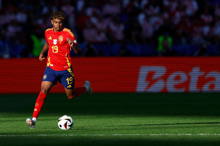 lamine yamal: wie ein 16-jähriger spanier die fußballwelt verzaubert
