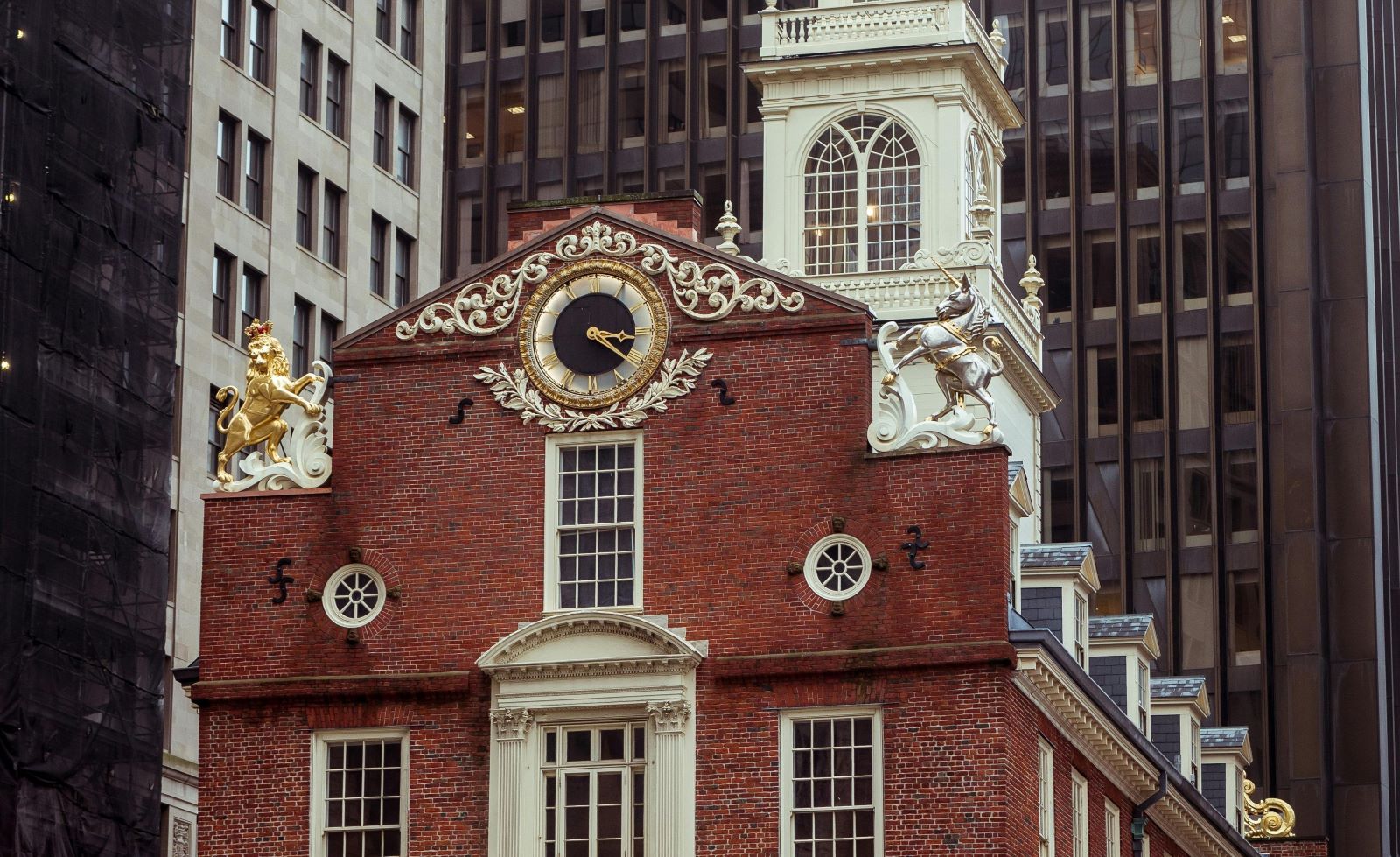 <p class="wp-caption-text">Image Credit: Pexels / Harrison Haines</p>  <p>The Old State House, Boston’s oldest public building, was the center of politics in the colonies. Don’t miss the balcony where the Declaration of Independence was first read to Bostonians.</p>