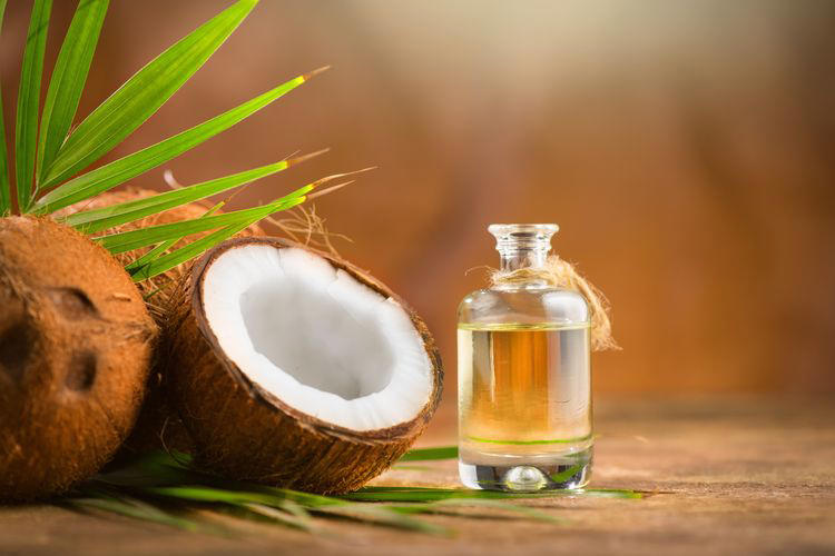 6 manfaat minyak kelapa untuk perawatan kulit yang perlu diketahui
