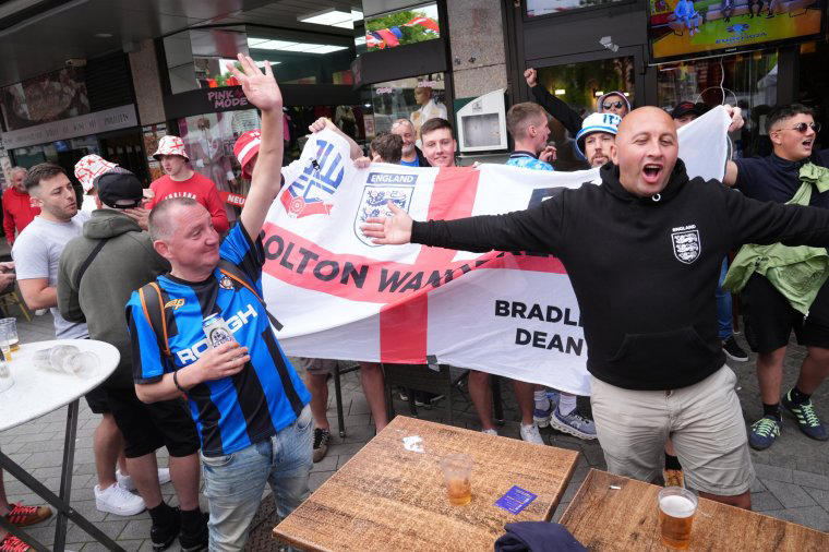 thousands of england fans descend on german pubs ahead of euros clash with serbia