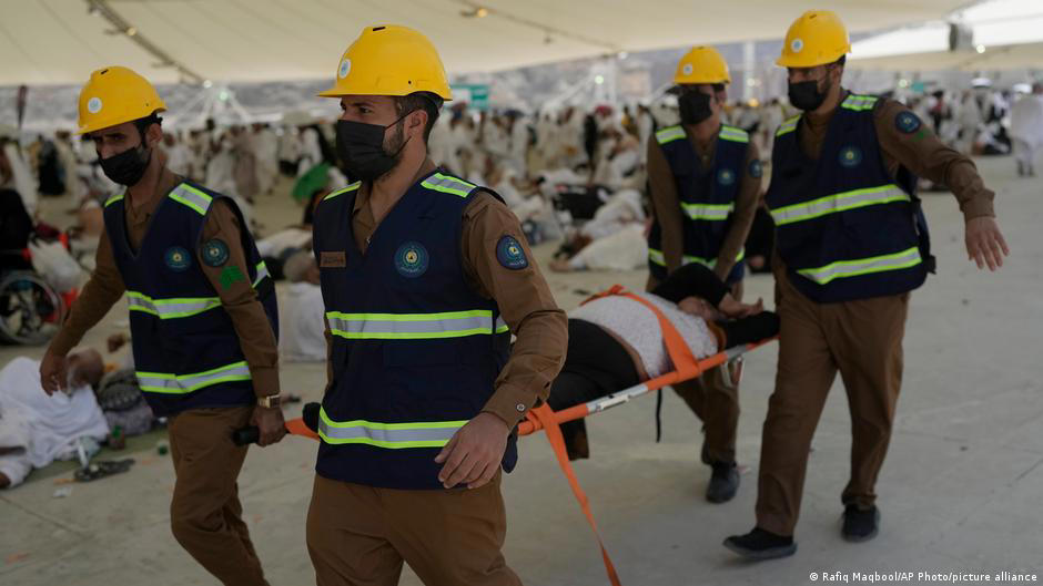 saudi arabia: at least 19 hajj pilgrims die as temperatures rise