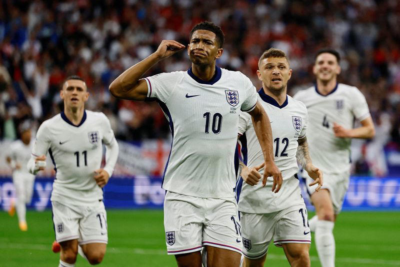 soccer-england hang on to beat serbia 1-0 with bellingham header