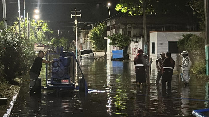 llevan apoyos a damnificados por inundación y lluvias atípicas en chetumal
