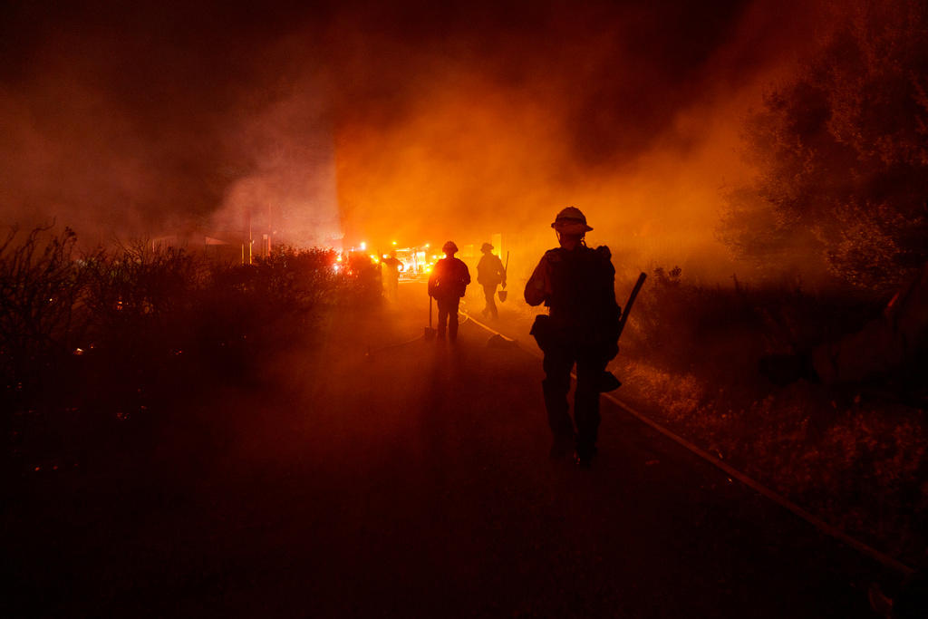 1 200 evakuerade från skogsbrand i kalifornien