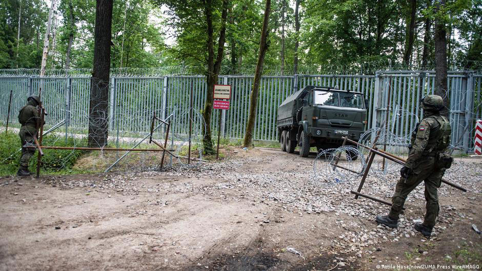 poland, baltics step up border controls amid migrant crisis