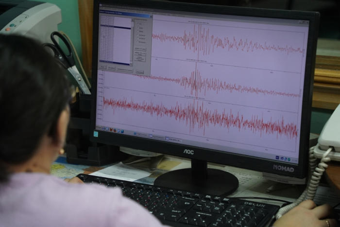 sismo de magnitud 6.3 estremece al sur de perú y provoca deslizamiento de tierra
