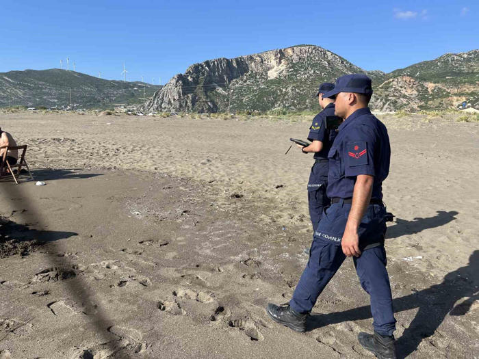 yoğunluk yaşanan samandağ sahilinde vatandaşlara boğulmalara karşı uyarı