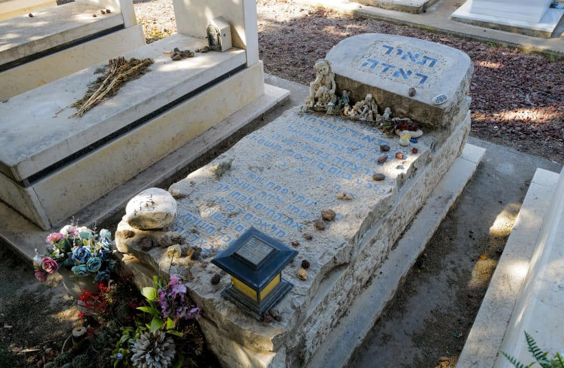 one of yemen's last jews laid to rest by his muslim neighbors