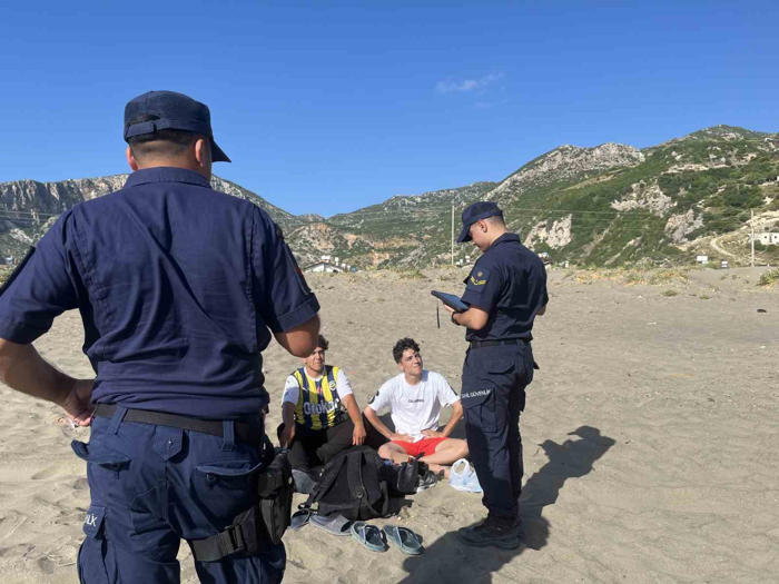 yoğunluk yaşanan samandağ sahilinde vatandaşlara boğulmalara karşı uyarı