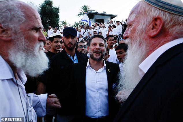 netanyahu dissolves his powerful war cabinet after key member quit