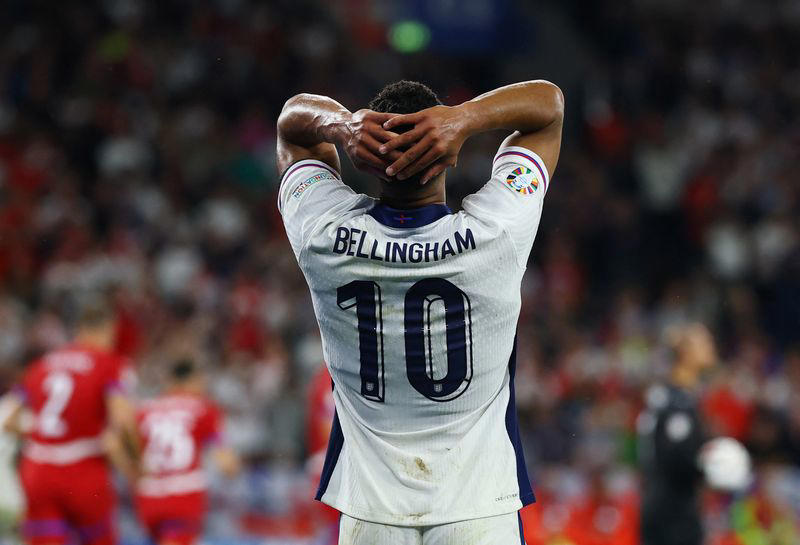 soccer-england hang on to beat serbia 1-0 with bellingham header