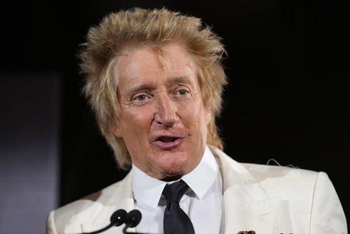 rod stewart ‘booed’ in germany after showing images of ukraine flag and president