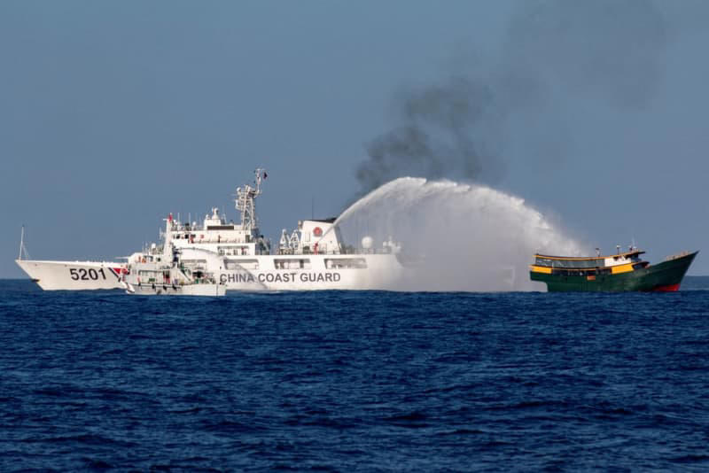 中国海警、比船を取り締まり 南シナ海で故意に接触