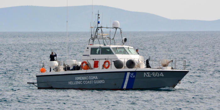 granskning: migranter i grekland kastades i havet