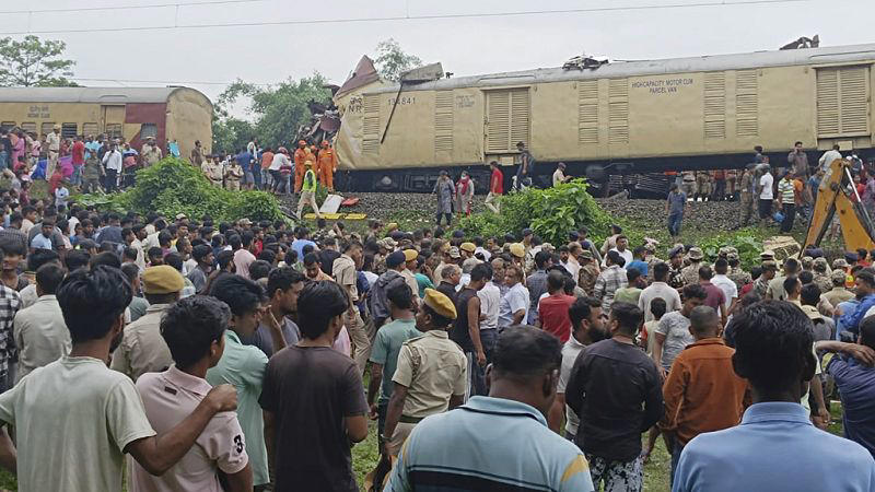 φονική σύγκρουση τρένων στην ινδία