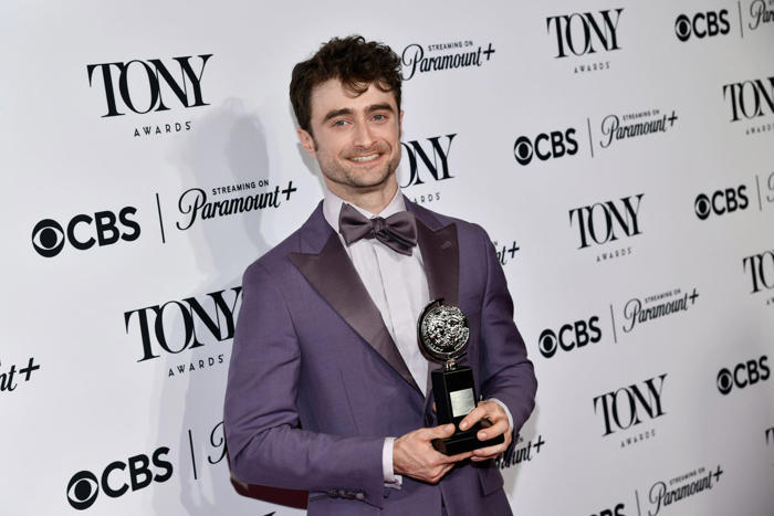 daniel radcliffe lands first tony award for starring role in merrily we roll along