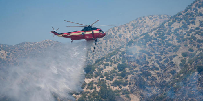 1 200 evakueras efter stor skogsbrand i kalifornien