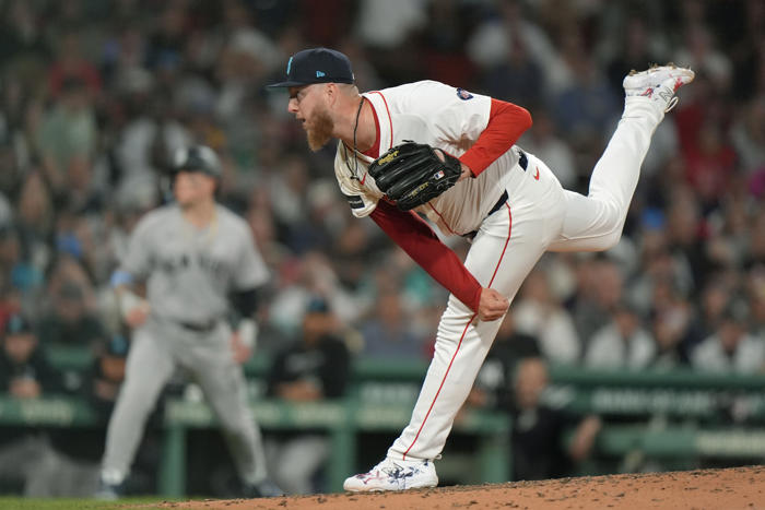 zack kelly escapes bases-loaded jam as red sox set club record with 9 steals in 9-3 win over yankees