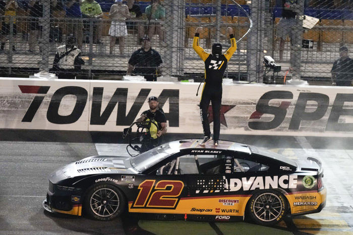 ryan blaney wins inaugural nascar cup series race at iowa speedway
