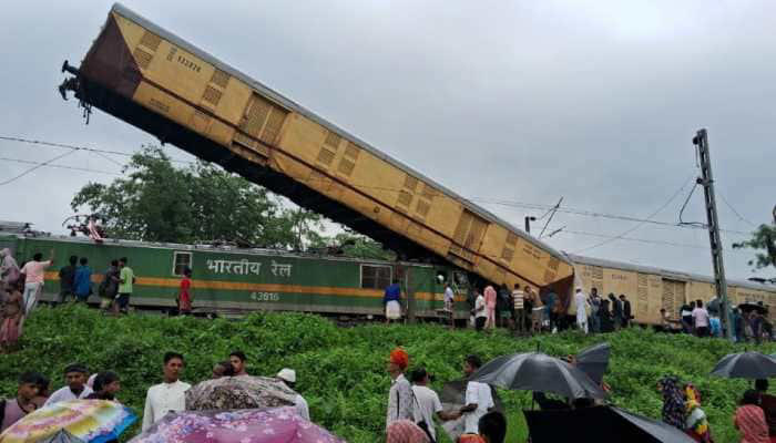 west bengal: goods train crashes into kanchenjunga express, many injured