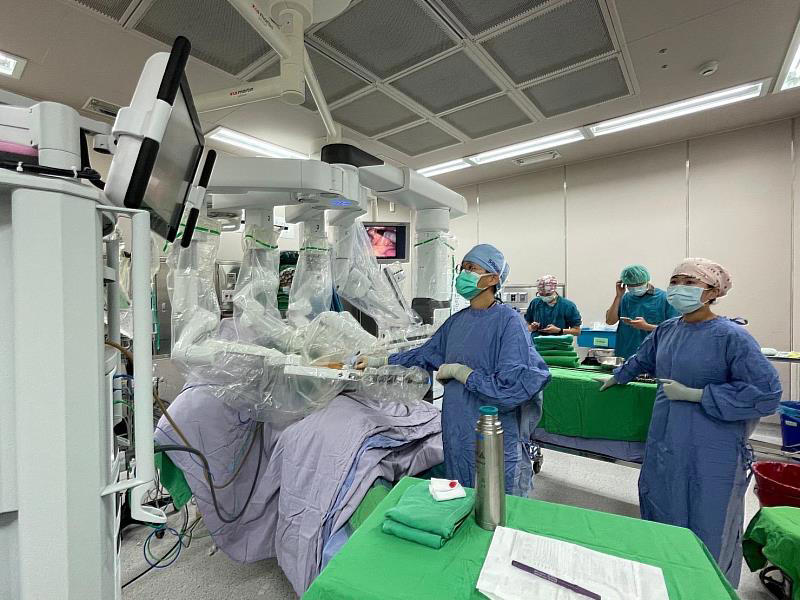 安南醫院引進達文西第四代xi機器手臂精準縫合創傷小、疼痛感低、不易復發