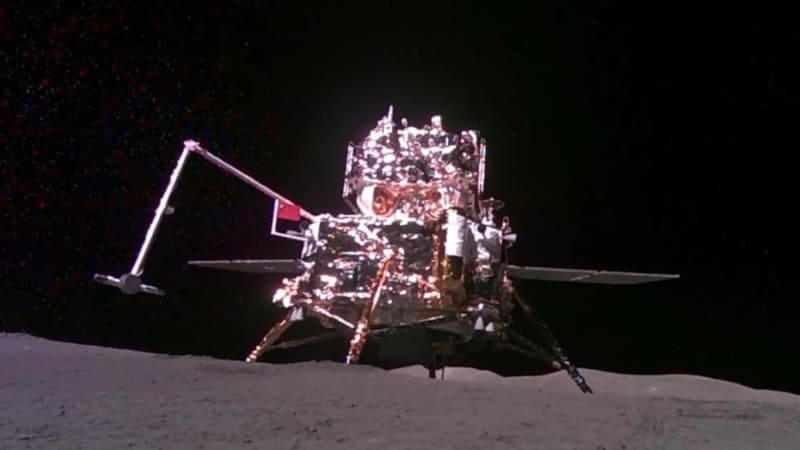 中国「嫦娥6号」、着陸機を探査車が撮影–「映える」位置まで自律走行
