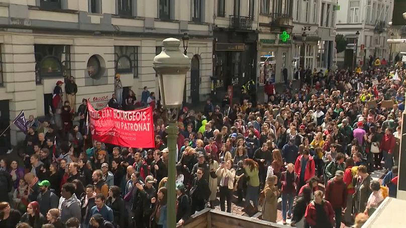 quasi 5mila persone marciano a bruxelles per protestare contro l'ascesa della destra
