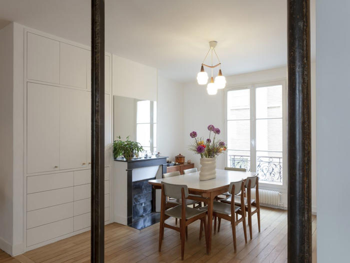l'appartamento parigino in cerca di luce che ruota tutto intorno a una grande cucina aperta