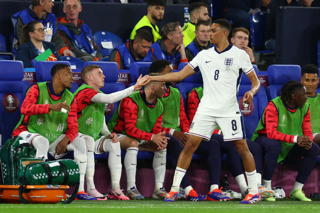 lineker 'disagrees' with southgate's comments over alexander-arnold substitution v serbia