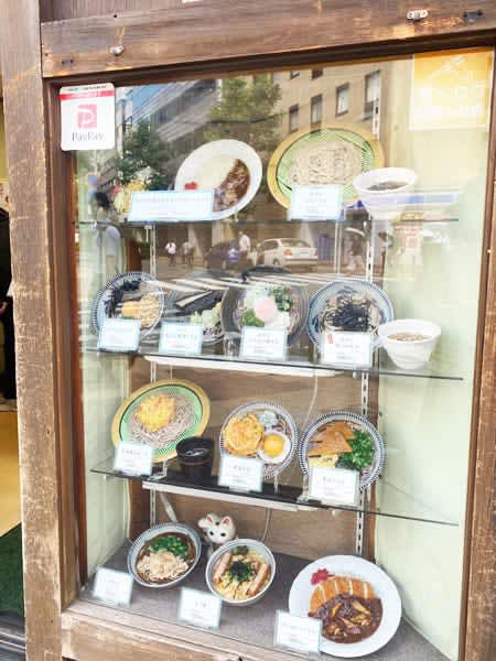 【横浜三大立ち食いそば】今も昔も行列の“横浜の味”を食べ比べ！注文方法や1人で食べやすい位置も解説