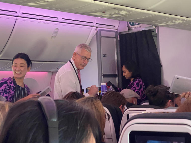 Air New Zealand chief executive Greg Foran helping distribute drinks on the diverted Auckland to Tokyo flight this afternoon. Photo / Jason Walls