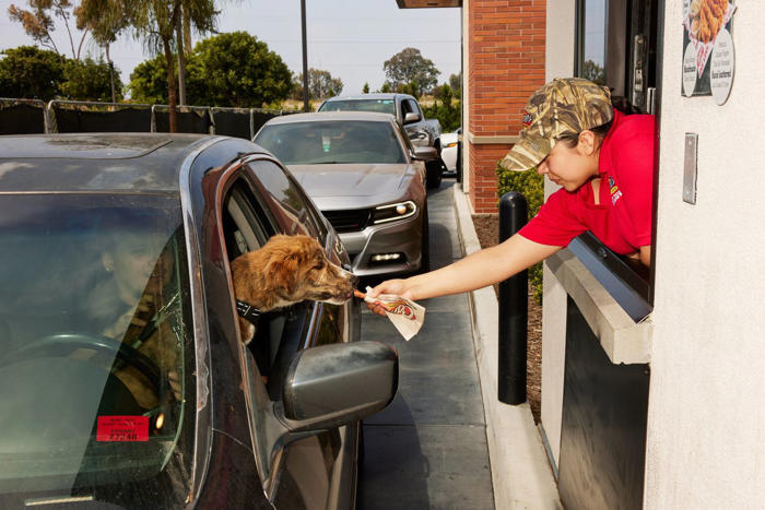 a day in the life of a california fast-food manager who makes $174,000 a year