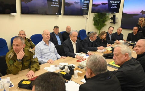 Benjamin Netanyahu dissolves war cabinet<br><br>