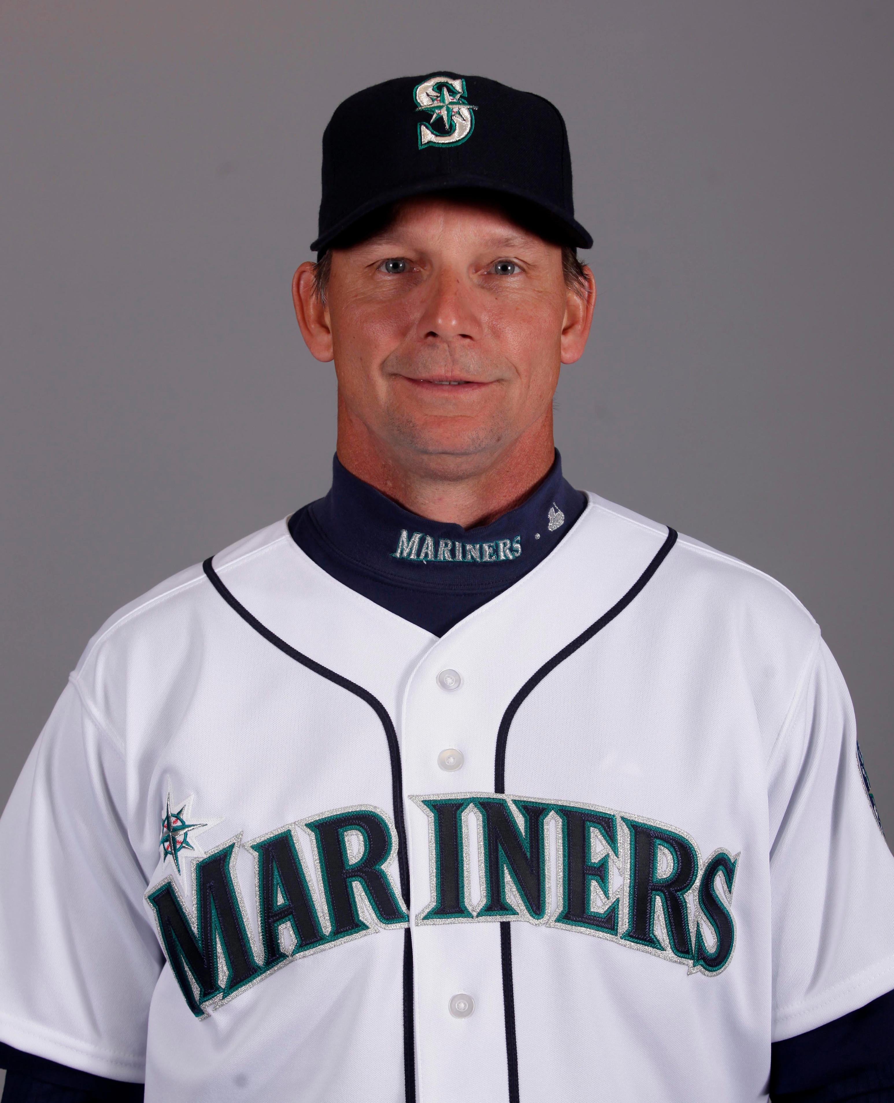 Former major league baseball player Mike Brumley dies in multivehicle