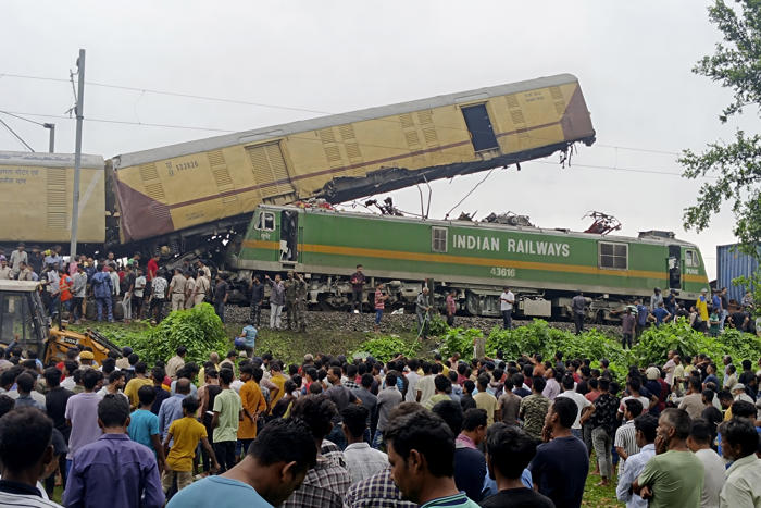 minst 15 omkom i togkollisjon i india