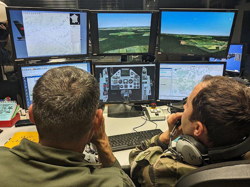 no sudoeste de frança, pilotos ucranianos estão a aprender a pilotar aviões de combate