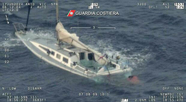 migranti, barca si ribalta nel mar jonio al largo della calabria: oltre 60 dispersi. strage nel canale di sicilia, 10 morti