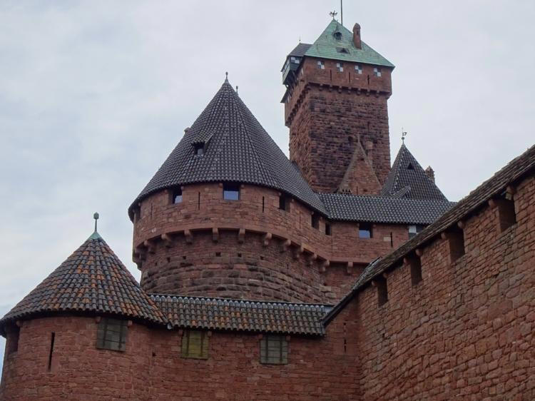 ce petit château alsacien en ruines, méconnu des touristes, se visite enfin dans le bas-rhin