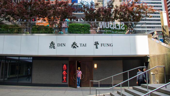 impatient din tai fung fans tank restaurant’s rating with one-star reviews