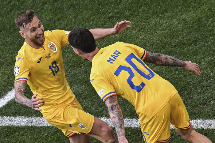 [유로2024] 루마니아, 8년 만에 돌아온 유로 첫 판서 우크라이나에 3-0 대승