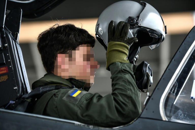 first ukraine pilots trained to fly western jets in france